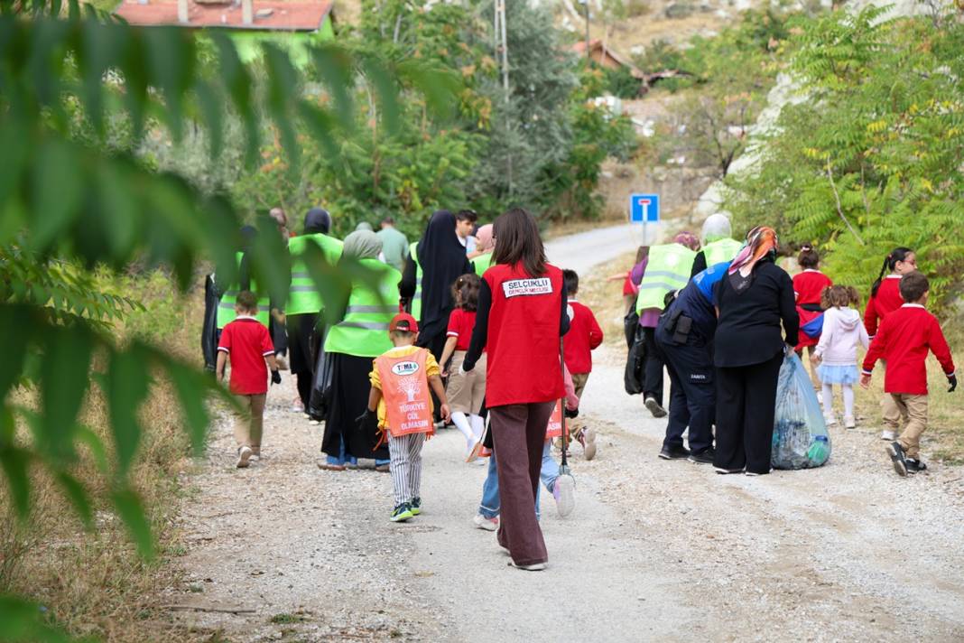 Sille Mahallesi'ni gençler ve çocuklar adım adım temizledi 5